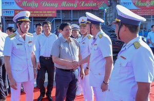 Thủ tướng dự Lễ đón tàu quốc tế, phát lệnh làm hàng đầu xuân tại cảng TCIT